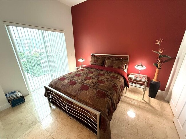 Building Photo - 3210 NE 5th St