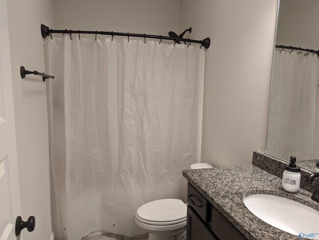 Building Photo - 152 Summer Pointe Ln