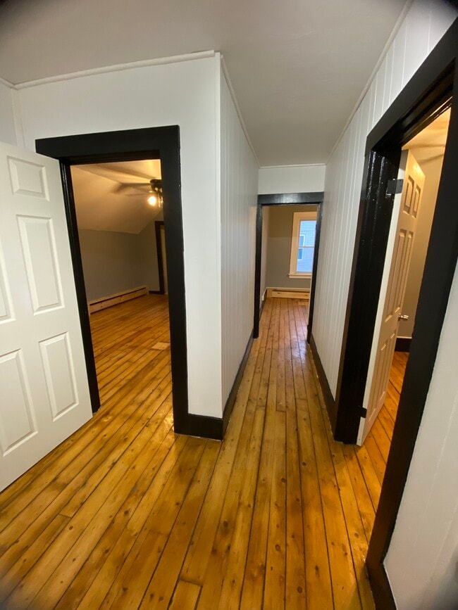 Building Photo - 19 Garden St