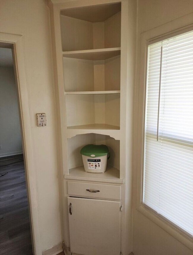 Building Photo - One bedroom Apartment