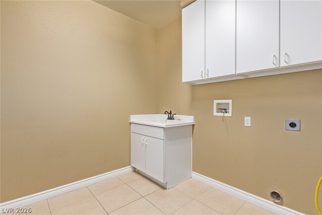 Building Photo - 9805 Queen Charlotte Dr