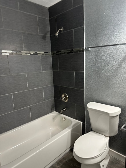 Building Photo - 311 Glamis Ave