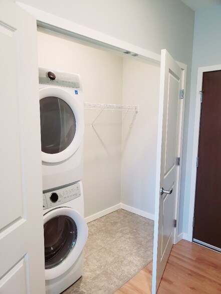 Building Photo - 2180 State Hwy 13