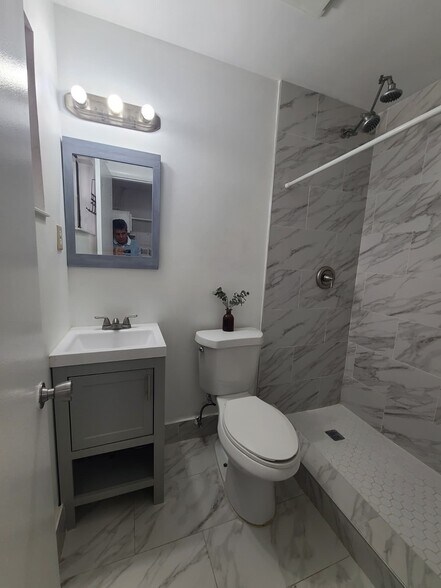 Building Photo - 8126 W 15th Ave