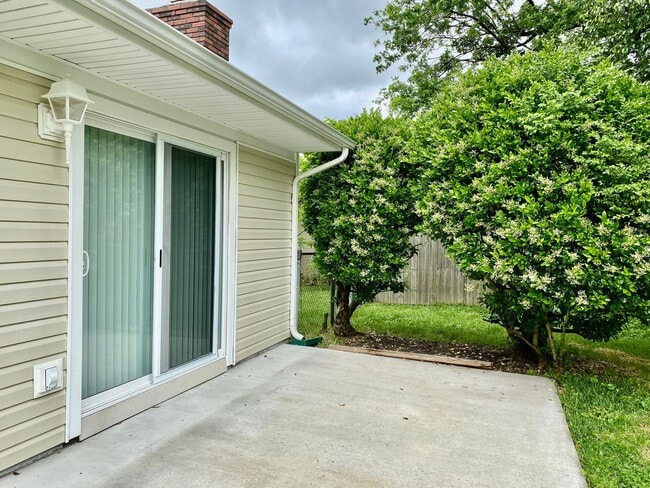 Building Photo - Ready 07-10-26! Great 3-bedroom home in Aragona Village! Stainless Steel Appliances, Granite Coun...