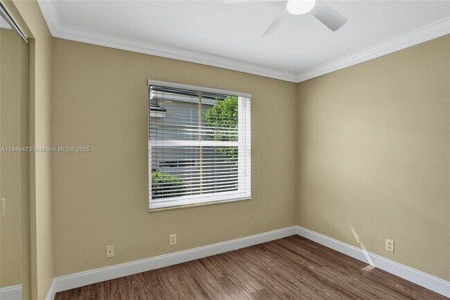 Building Photo - 1100 Chinaberry Dr