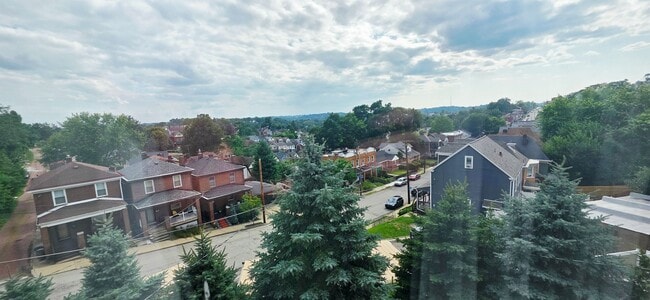 Building Photo - 450 Bailey Ave
