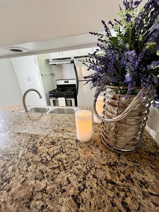 Building Photo - Quintessential Ventura 1 bed rear unit with LARGE, PRIVATE, BEAUTIFUL OUTDOOR LIVING AREA