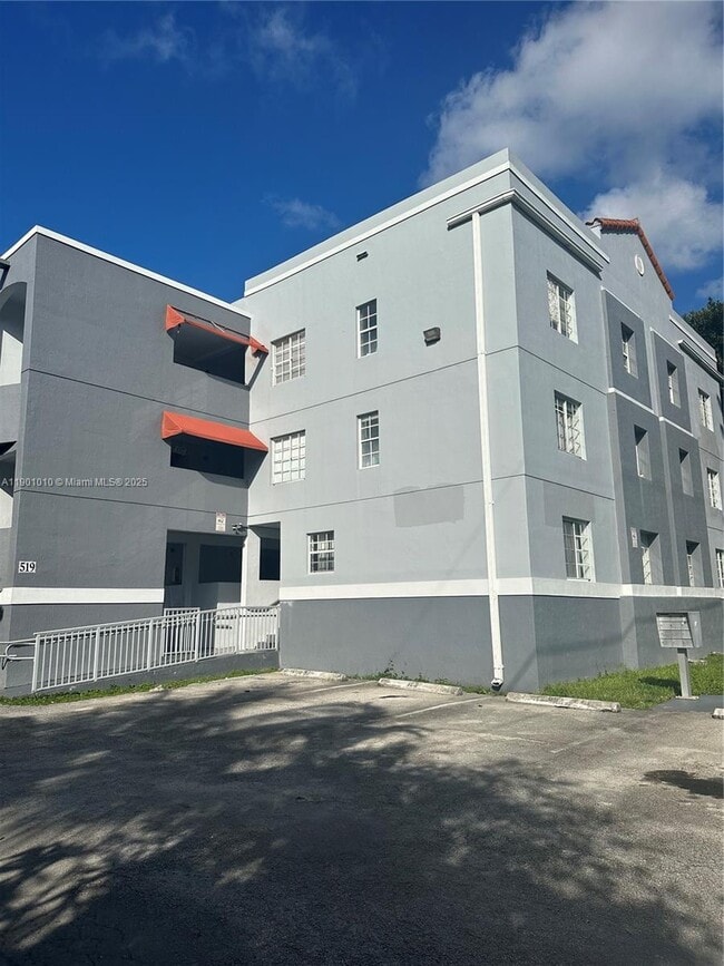 Building Photo - 519 SW 2nd St