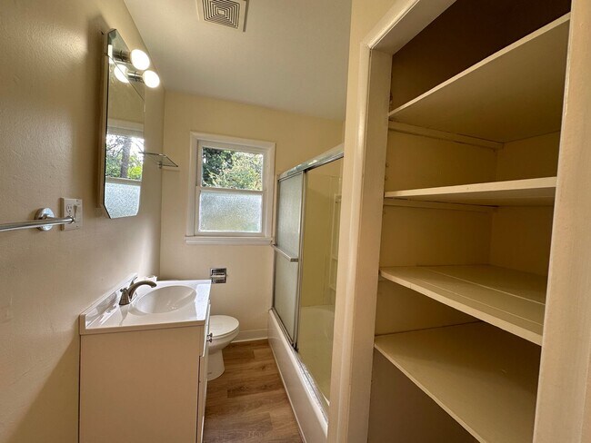 Building Photo - Burien - Recently Renovated 2 Bedroom / 1.5 Bath with Normandy Park Beach Rights