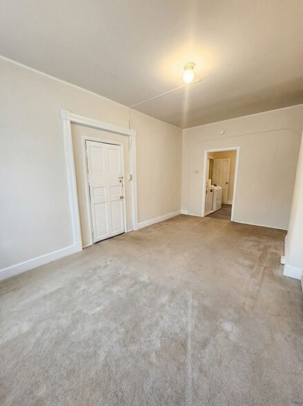 Building Photo - 304 E King St