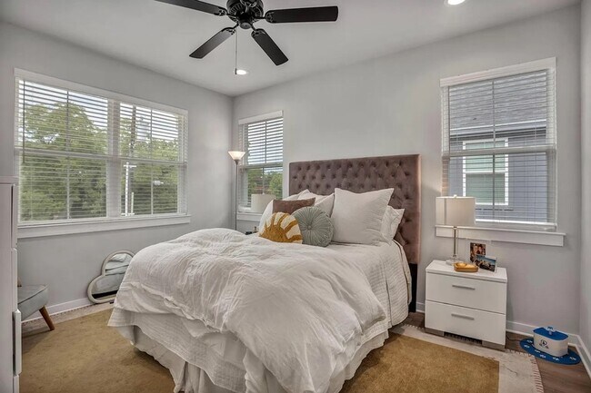 Building Photo - 2318 S 4th St