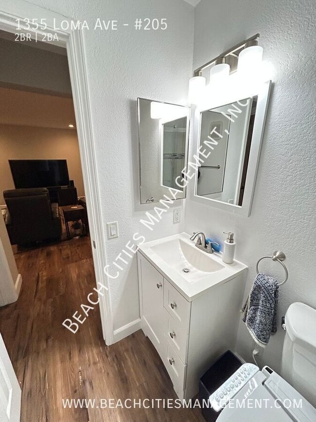 Building Photo - 1355 Loma Ave