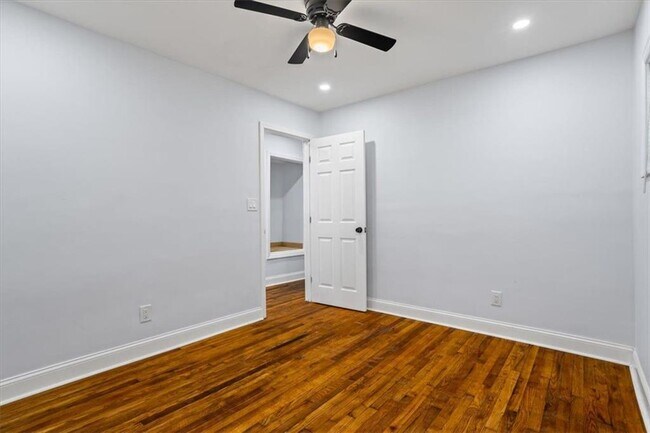 Building Photo - 2223 Columbia Dr
