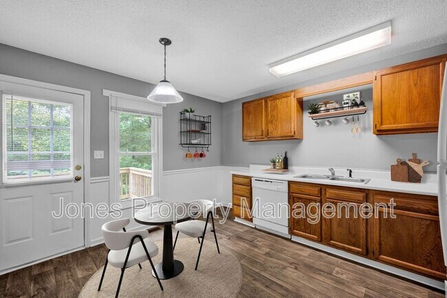 Building Photo - 2632 White Oak Ln