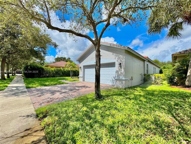 Building Photo - 4451 Laurel Pl