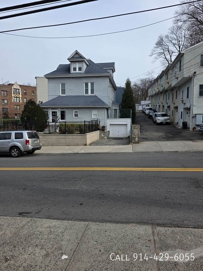 Building Photo - 609 Van Cortlandt Park Ave