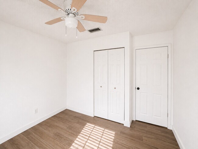 Building Photo - 1409 Madrid Way