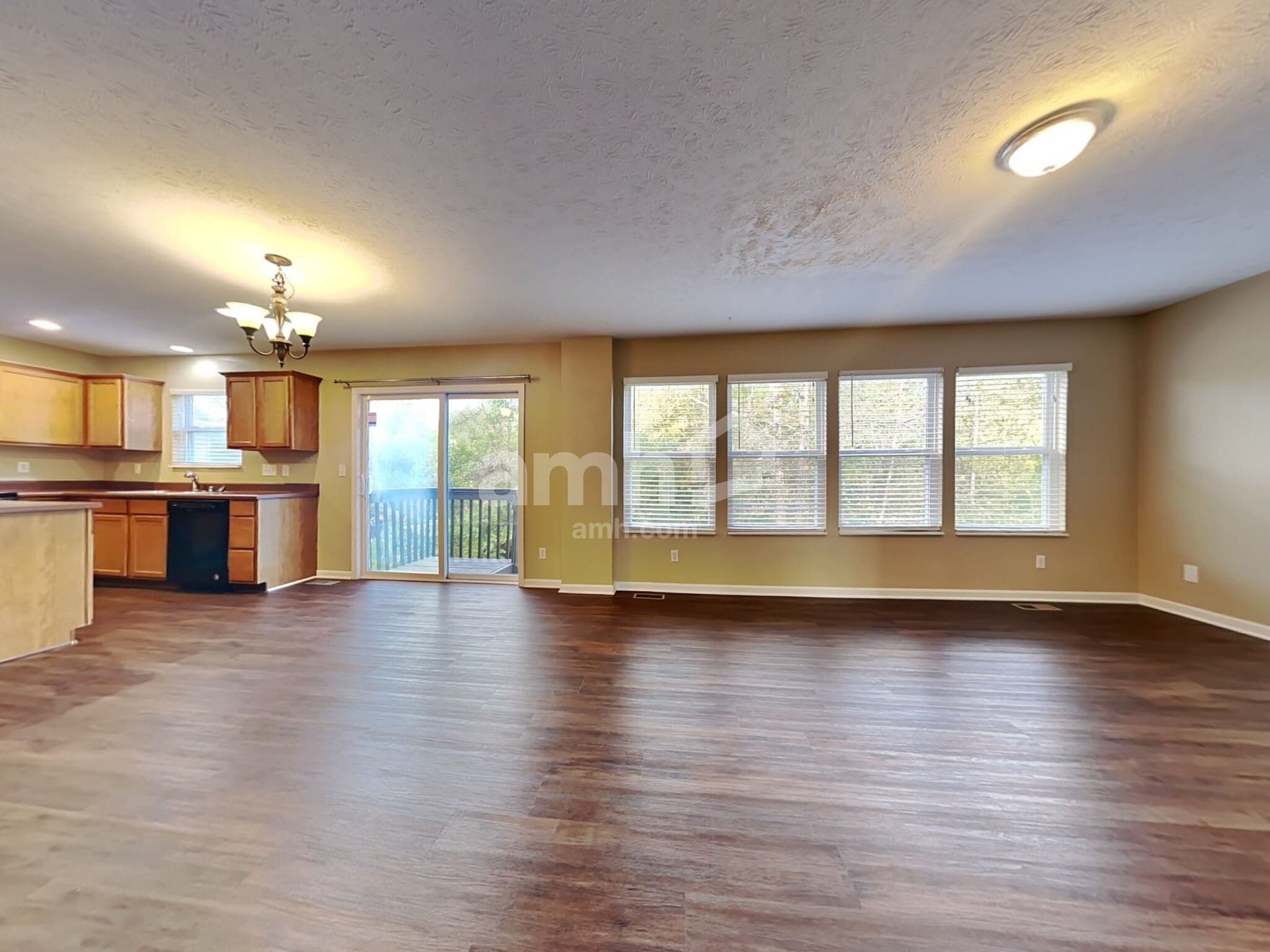 Building Photo - 755 Elm Tree Dr