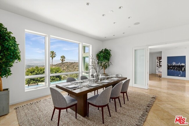 Building Photo - 14435 Mulholland Dr