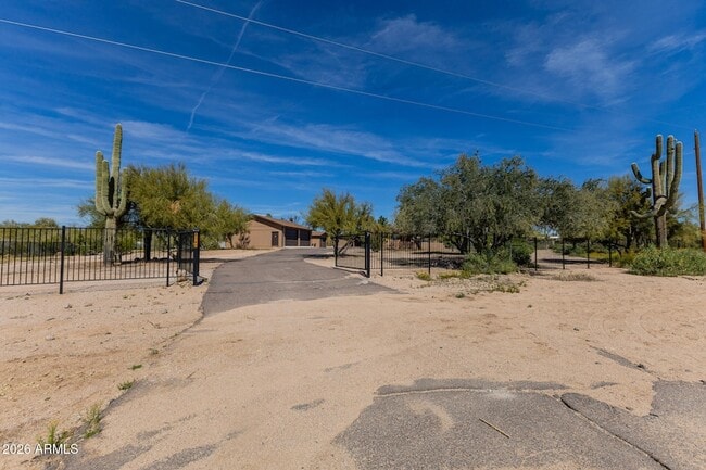 Building Photo - 6140 E Peak View Rd