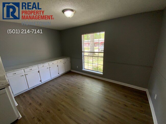 Building Photo - 4013 Wooddale Dr