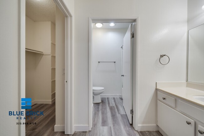 Building Photo - 8430 Cedros Ave