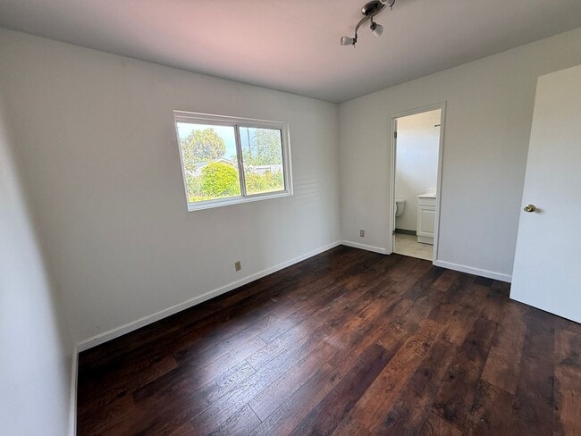 Building Photo - Cardiff 3 br one level large yard pet OK  house TEXT 760-815-3696