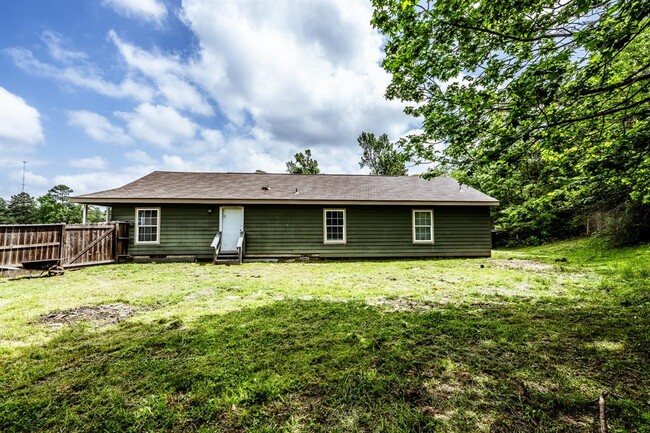 Building Photo - 158 Varsity Cir