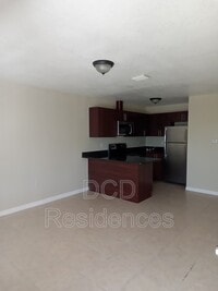 Building Photo - 612 Sally Ln S