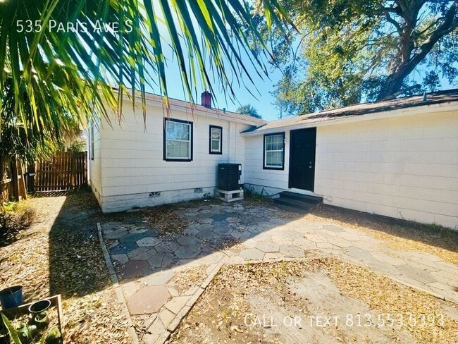 Building Photo - 535 Paris Ave S