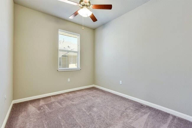 Building Photo - 13800 Lyndhurst St