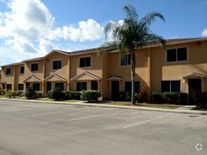 Building Photo - Weatherbee Townhomes