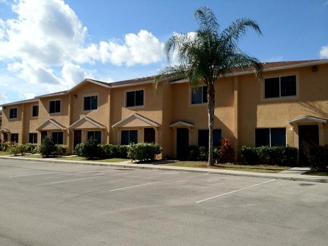 Primary Photo - Weatherbee Townhomes