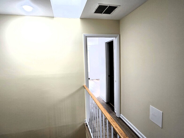 Building Photo - 2033 N Cameron St