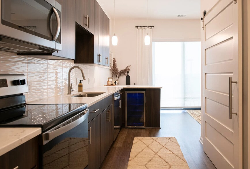 Primary Photo - The View at Castle Rock