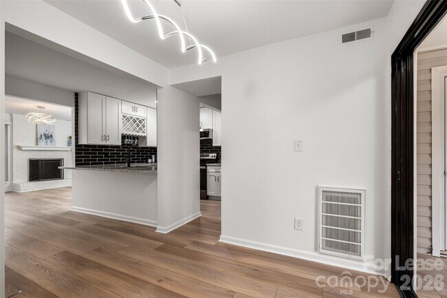 Building Photo - 10943 Carmel Crossing Rd