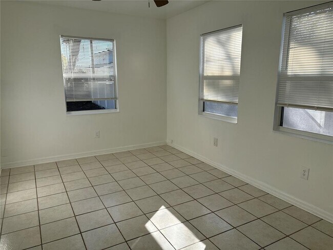 Building Photo - 1437 Pine St