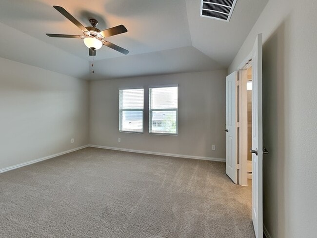 Building Photo - 507 Clover Crk Dr