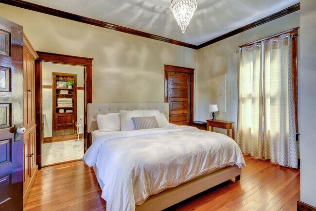 Building Photo - Renovated Historic 4 Bedroom Home w/ Two Car Garage in East Nashville