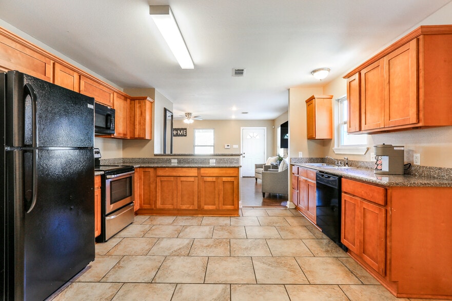 Building Photo - 4917 Demontluzin St