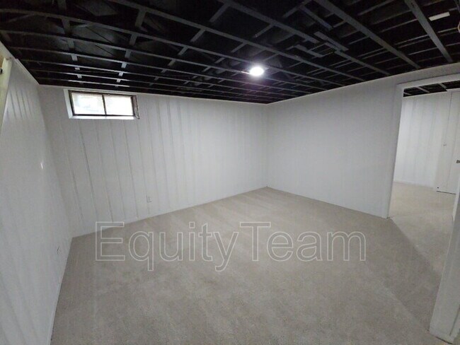 Building Photo - 120 Circle Dr