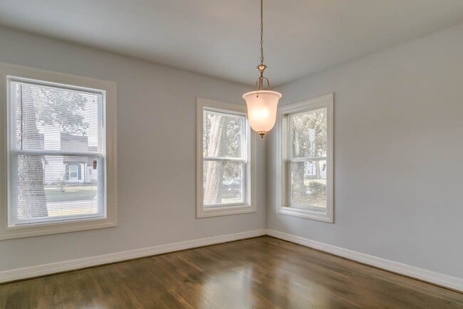 Building Photo - 3321 Charleston St