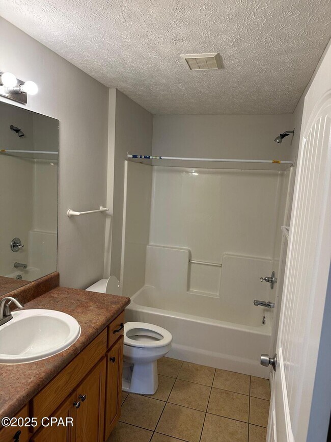 Building Photo - 728 Mulberry Ave