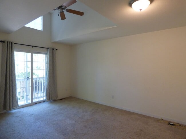 Building Photo - Beautiful Townhome in South Longmont