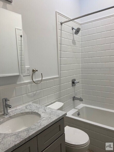Building Photo - VANDERBILT AVENUE / Renovated 1-Bedroom in...