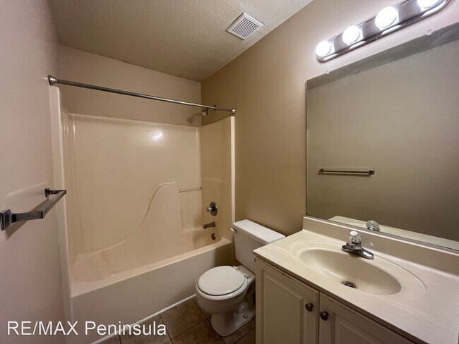 Building Photo - 3 br, 2.5 bath House - 719 Emerald Court