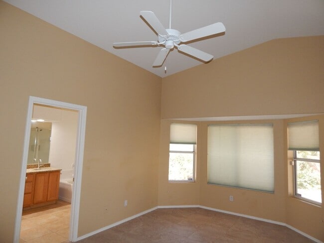 Building Photo - 3 Bedrooms 2 Bathrooms close to Sabino Canyon