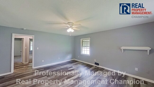 Primary Photo - Charming 2 BD/1 BA Bungalow with Fenced Backyard