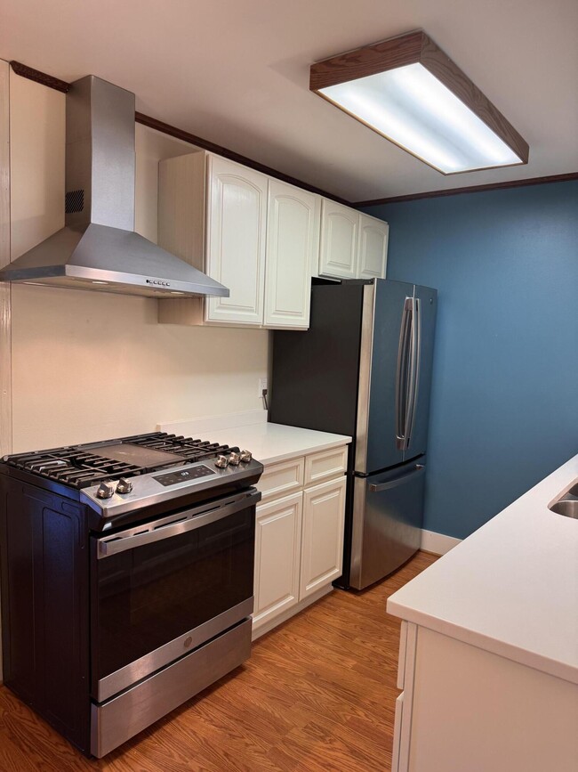 Building Photo - 1321 W Main St